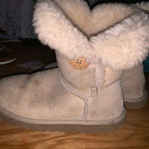 UGGS SIZE 6 BUT FITS 7